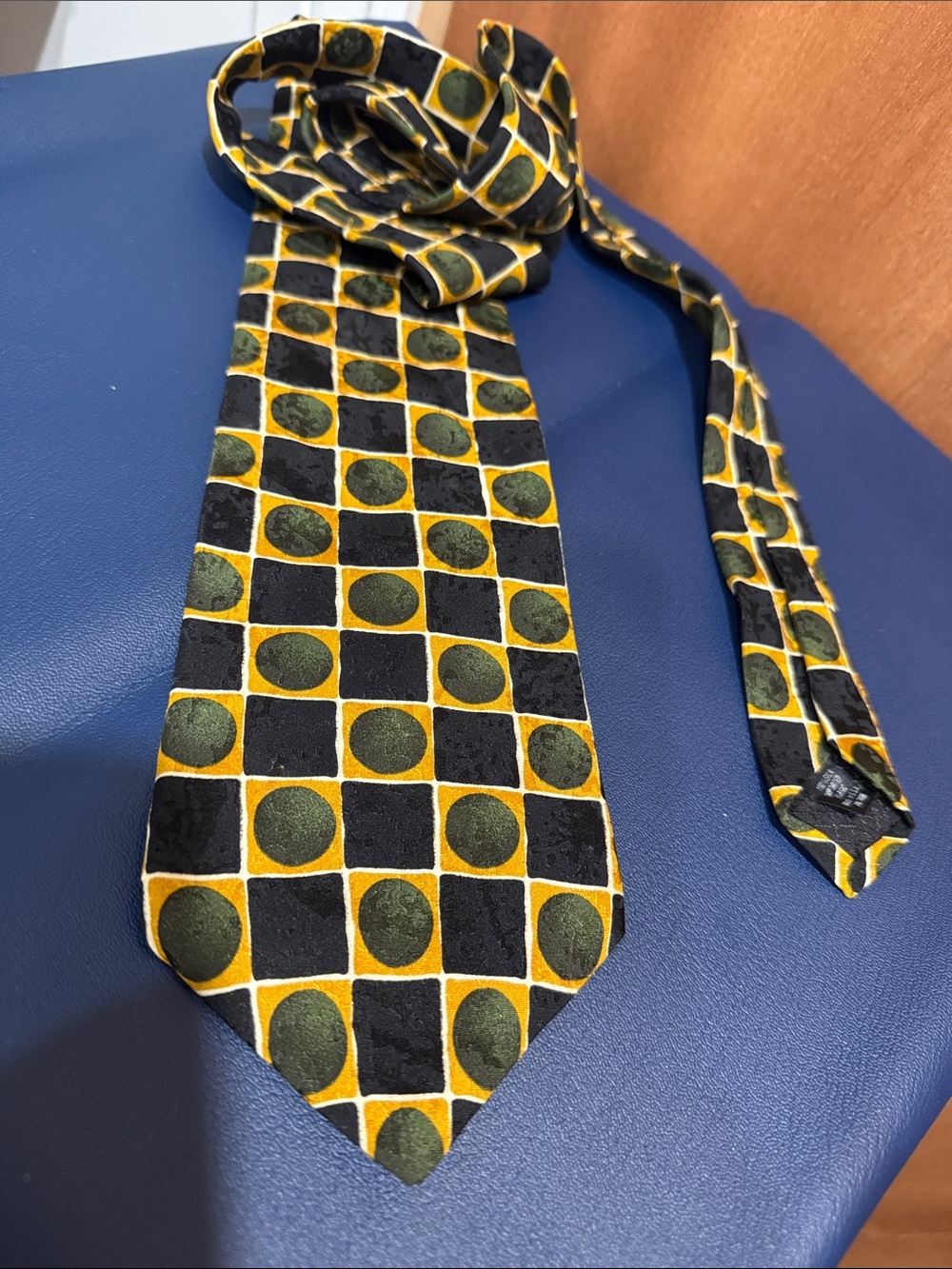 Silk Geometric Pattern Men's Tie in Yellow, Black & Green